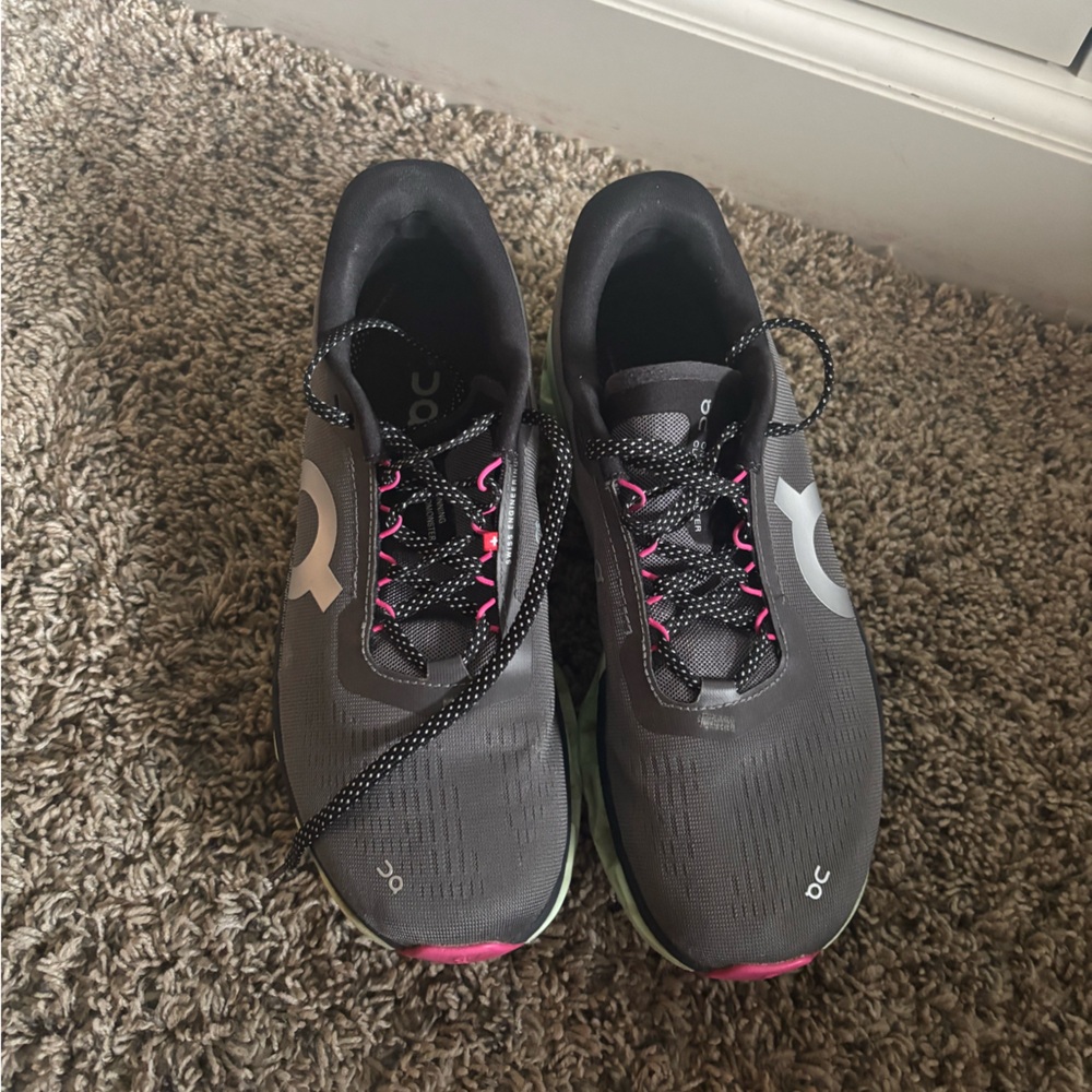 On Running Women's Sneakers in Gray and Green - Picture 6 of 8